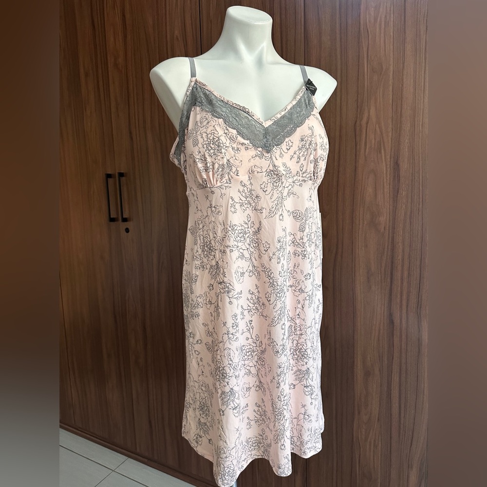 NWT. Tahari Pink Floral Night Gown X-LARGE